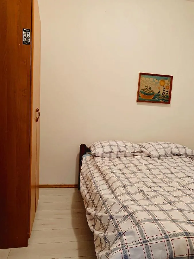 Villa Mihaela 0*, Icici